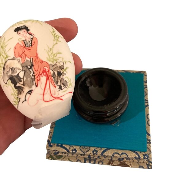 Vintage Chinese Hand Painted Egg In Glass Display Case - Picture 9 of 9